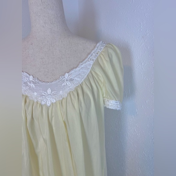 VNTG Corhan Butter Yellow Nightgown / Mumu - Picture 3 of 6